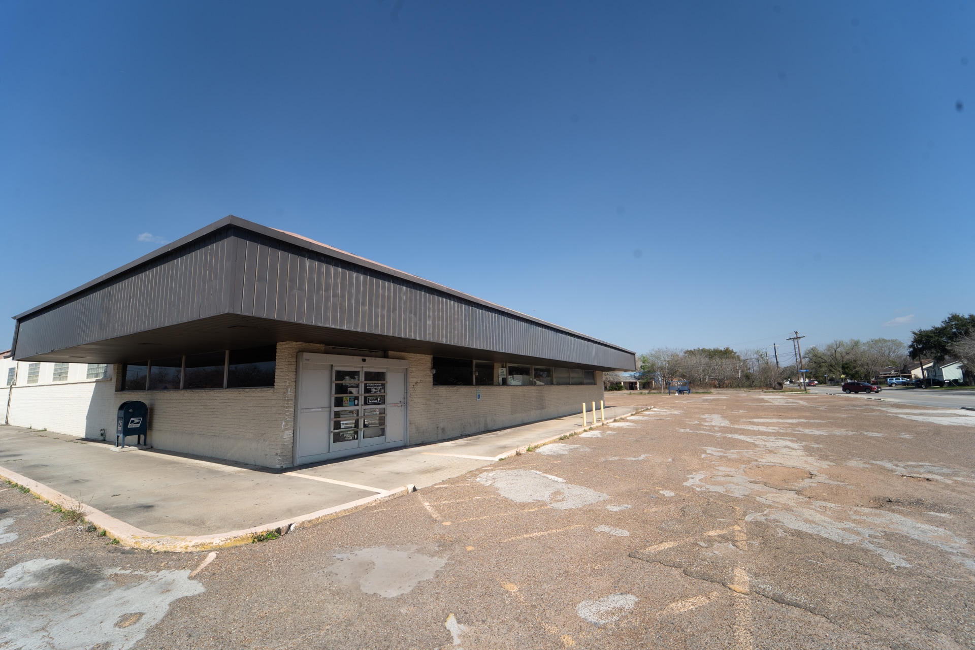 1302 E Crestwood Dr, Victoria, TX for Sale