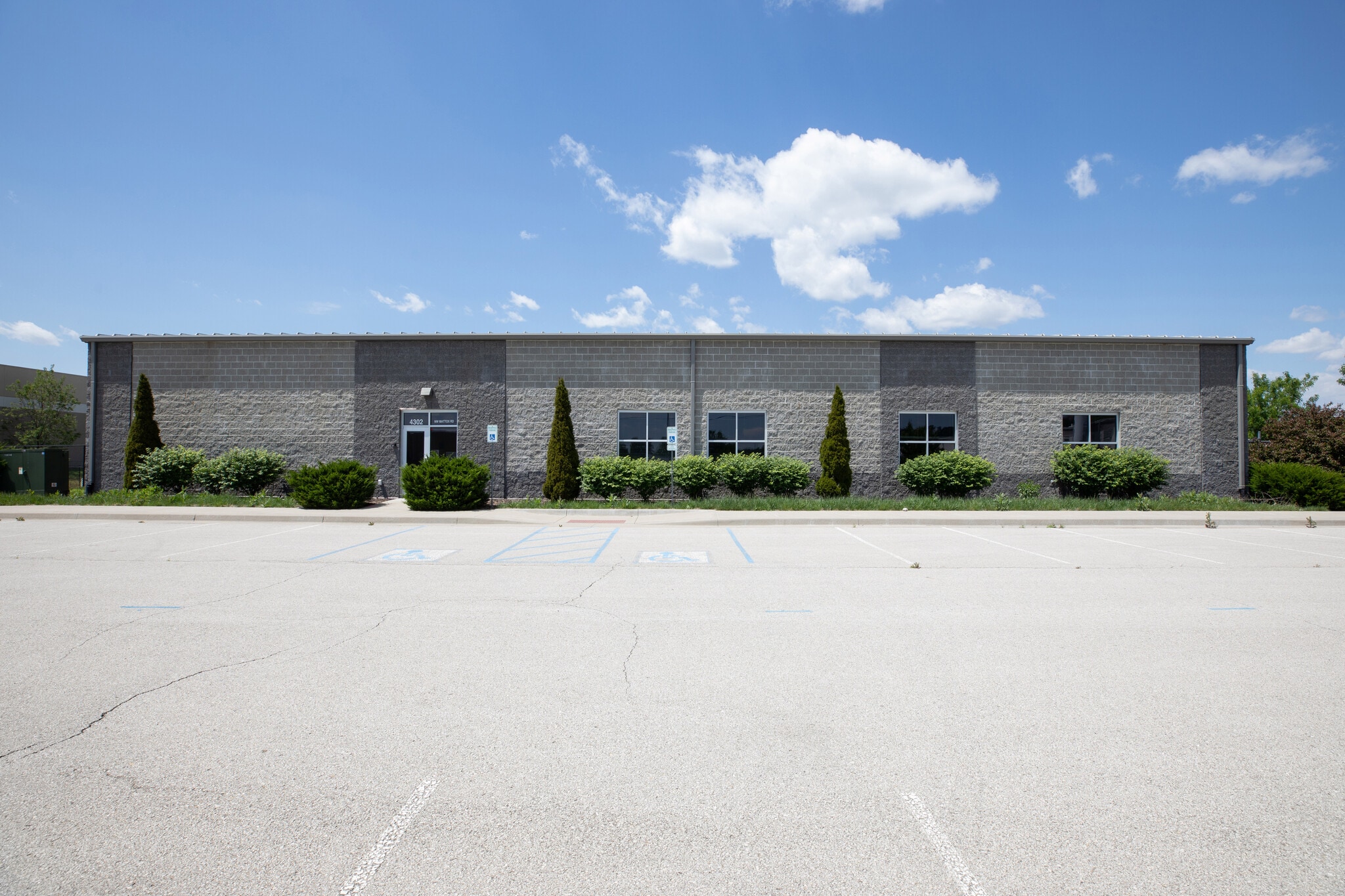 4302 NW Mattox Rd, Riverside, MO for Sale