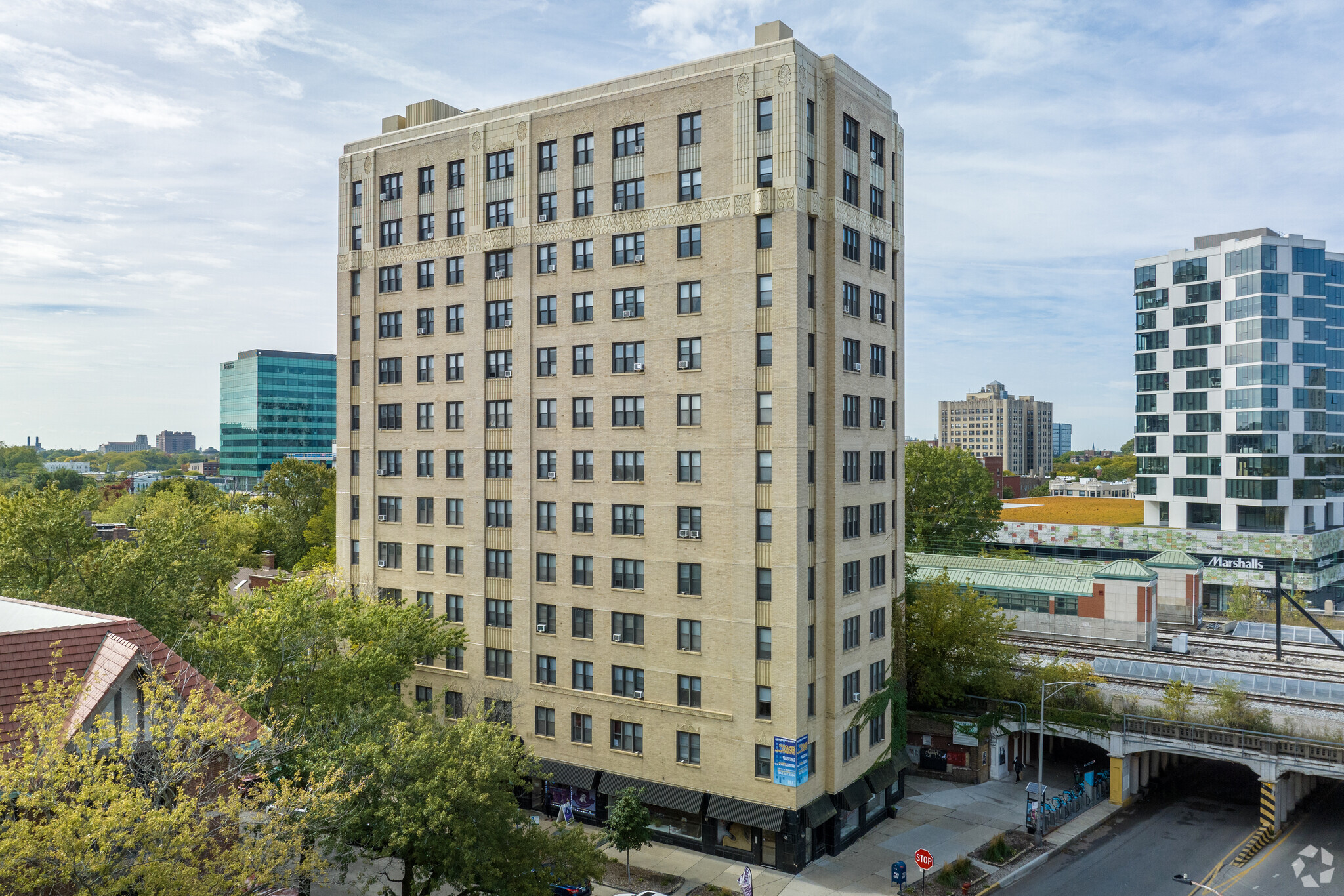 1553 E Hyde Park Blvd, Chicago, IL for Rent