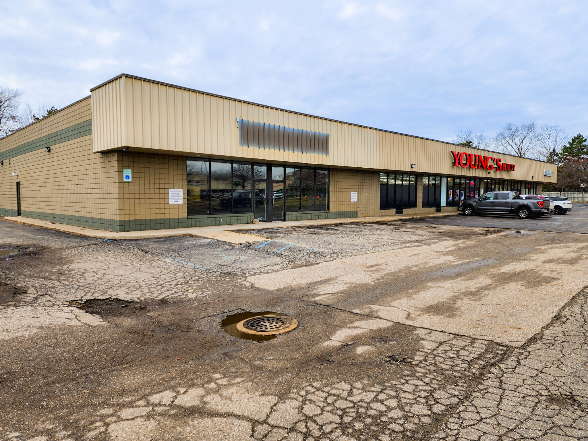 1301 W Holmes Rd, Lansing, MI for Rent