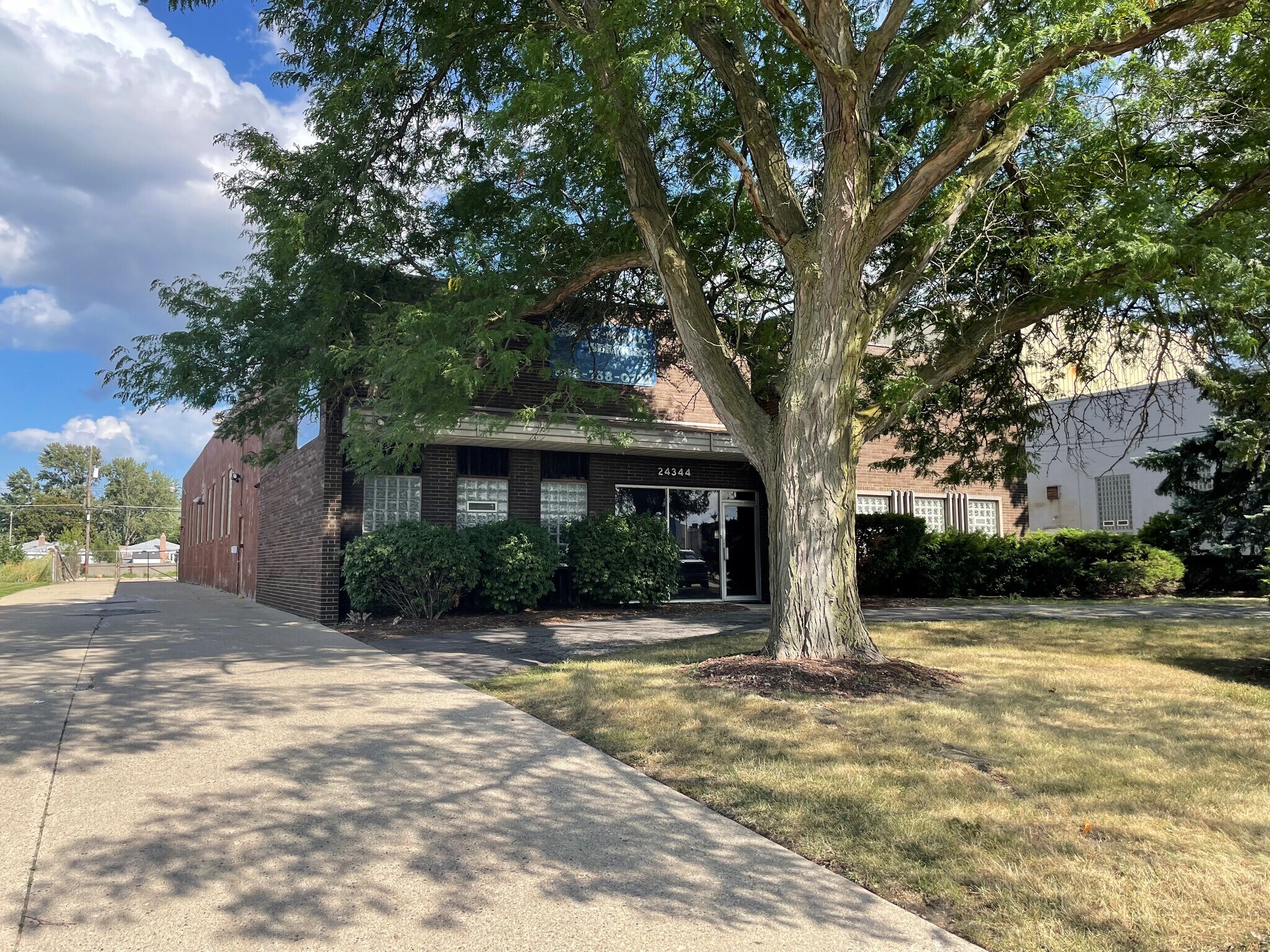 24344 Gibson Dr, Warren, MI for Sale