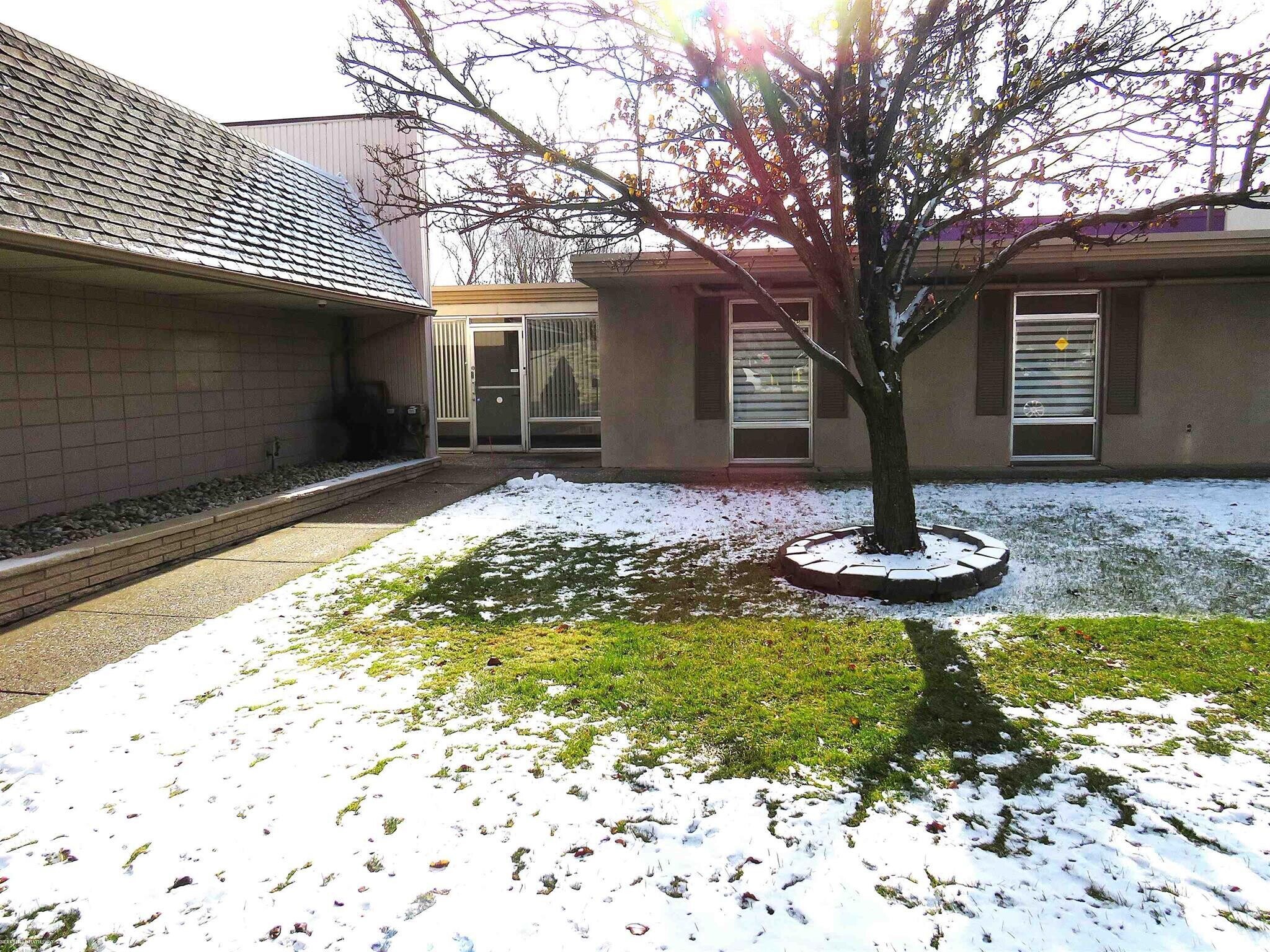 37520 S Gratiot Ave, Clinton Township, MI for Rent