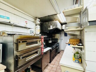 Toronto, ON Retail - 2372 Bloor St W