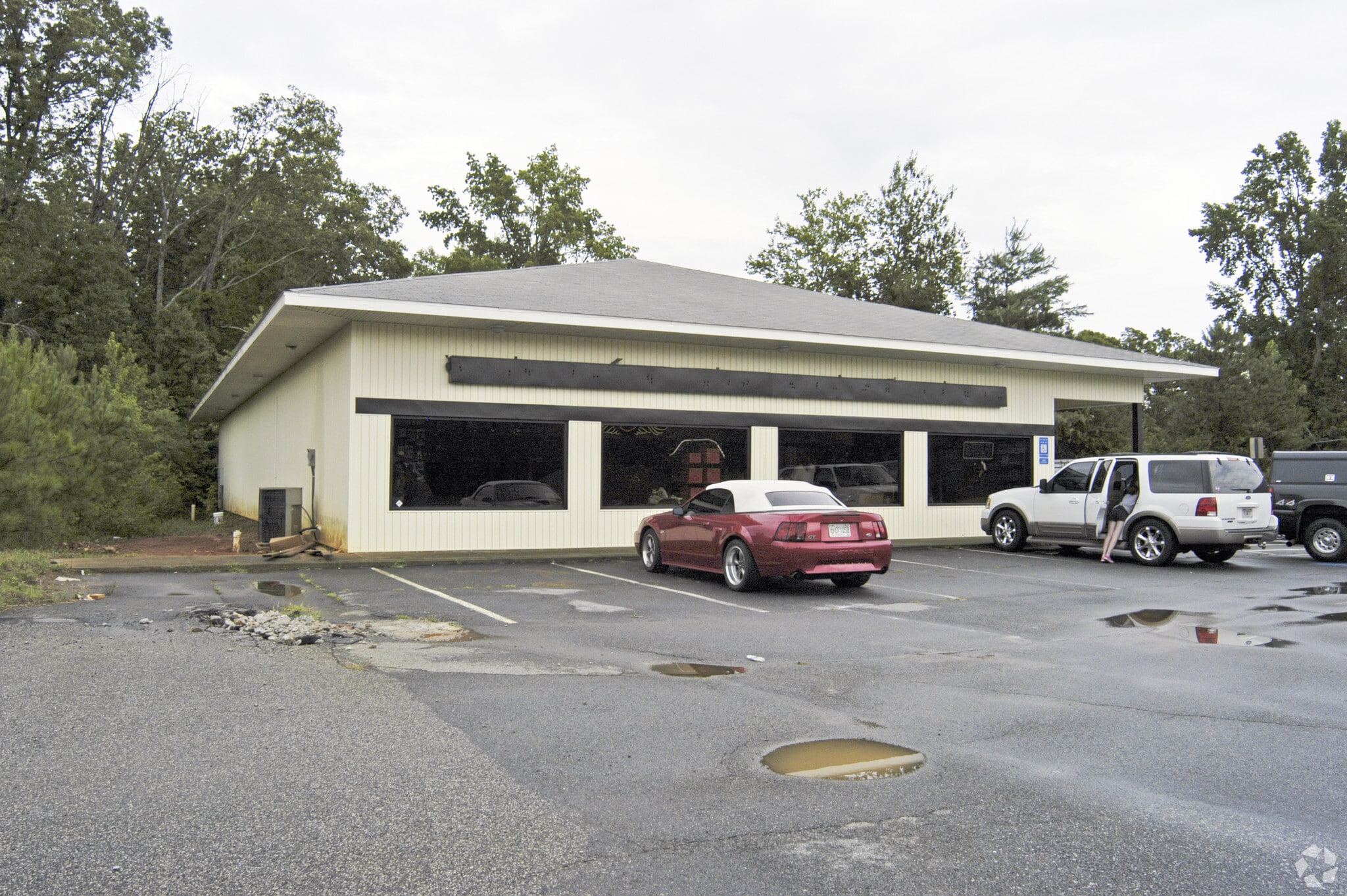 6406 Bells Ferry Rd, Woodstock, GA for Sale