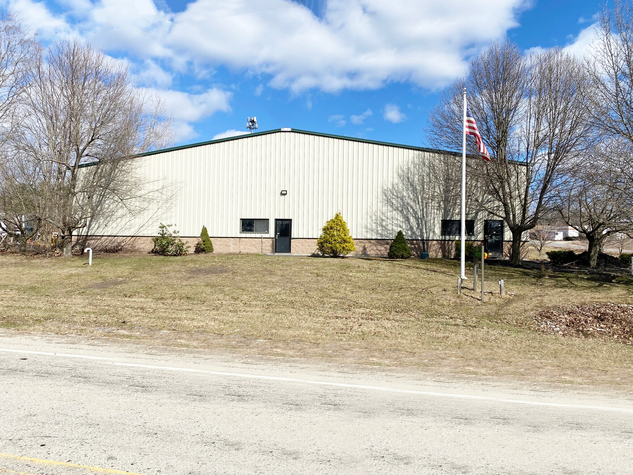 21 West Rd Hudson, NH 03051 Industrial Property for Lease on