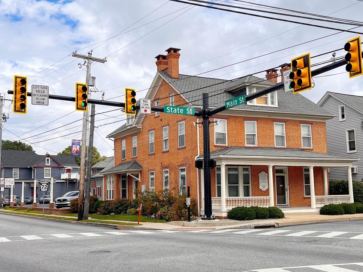 2011 State St, East Petersburg, PA for Rent