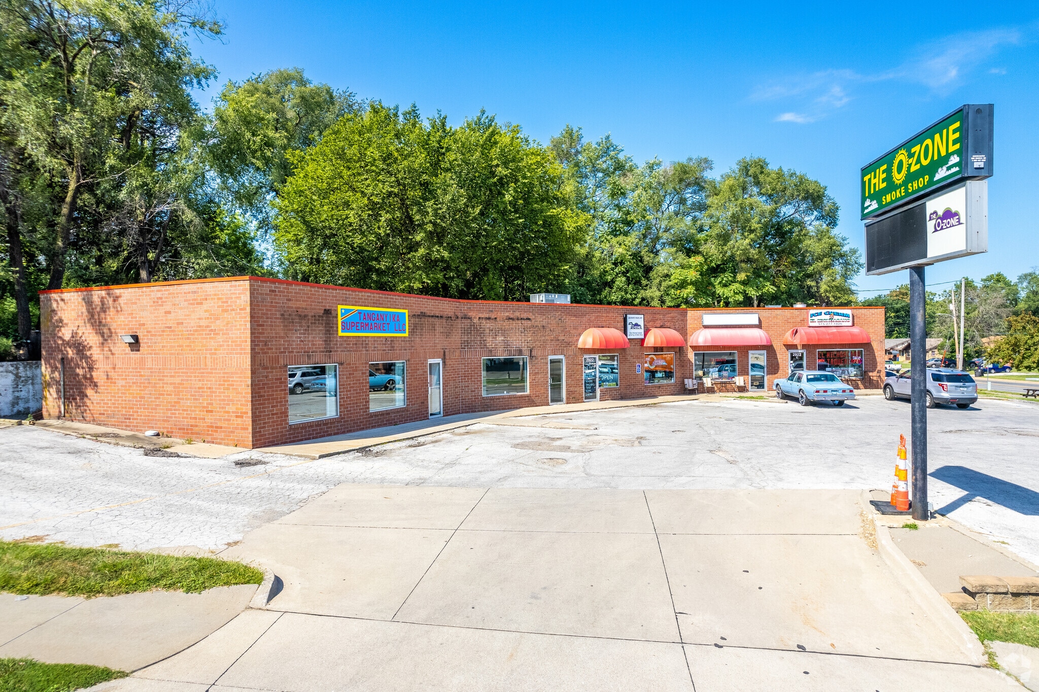 2920-2926 Merle Hay Rd, Des Moines, IA for Rent