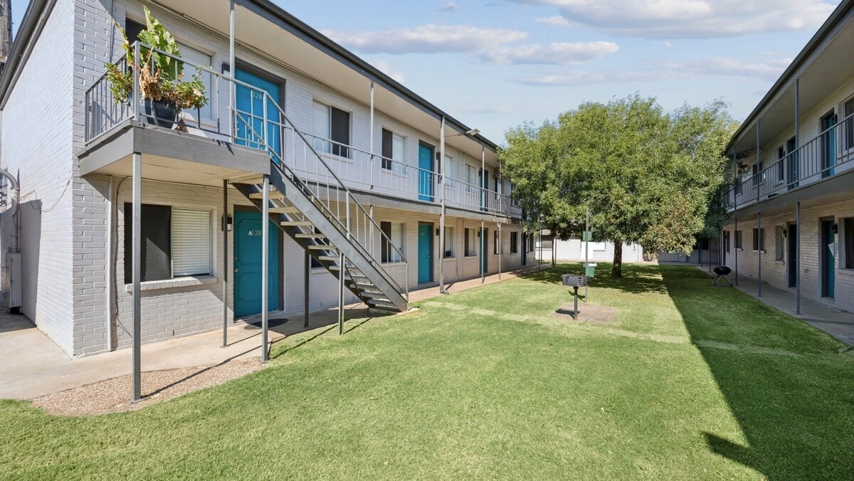 306 Martha St, Euless, TX for Sale