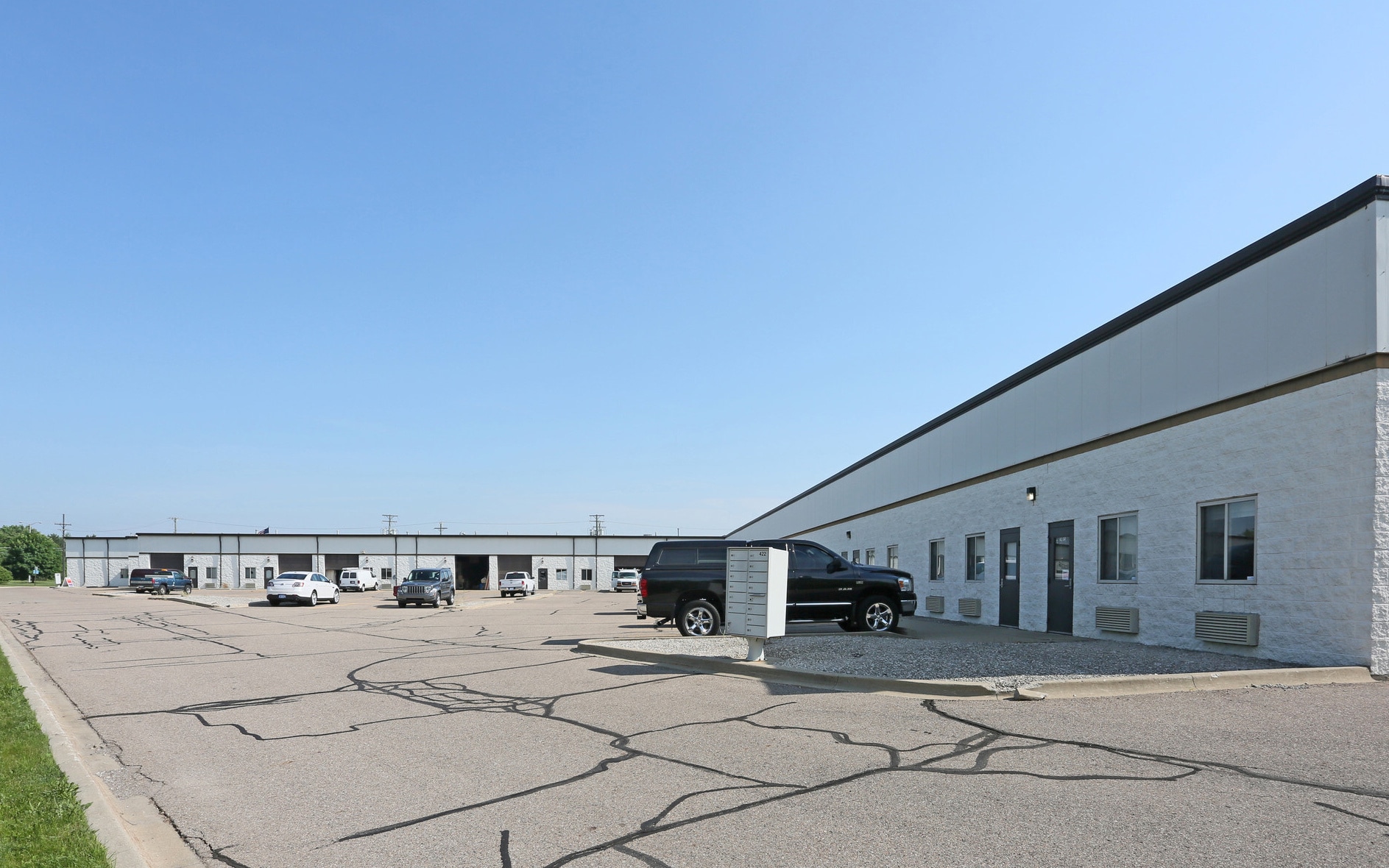 42376-42498 Mound Rd, Sterling Heights, MI for Rent