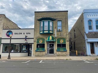 Portage, WI Storefront Retail/Residential - 220 W Wisconsin St