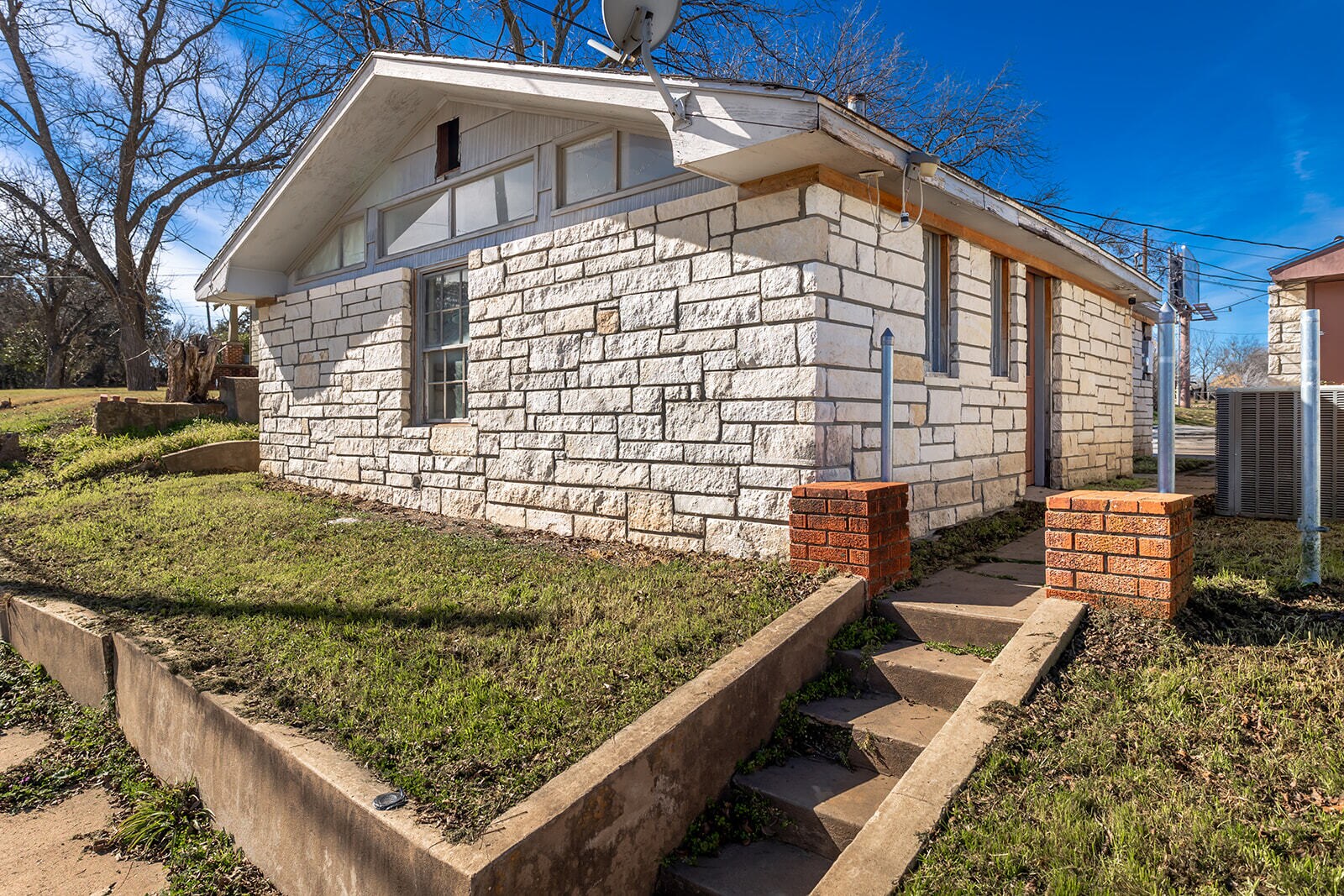 104 E 5th St, Brady, TX for Sale