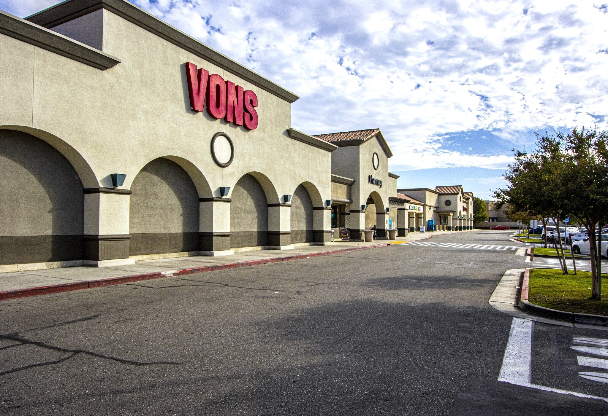 4400-4560 Coffee Rd, Bakersfield, CA for Rent