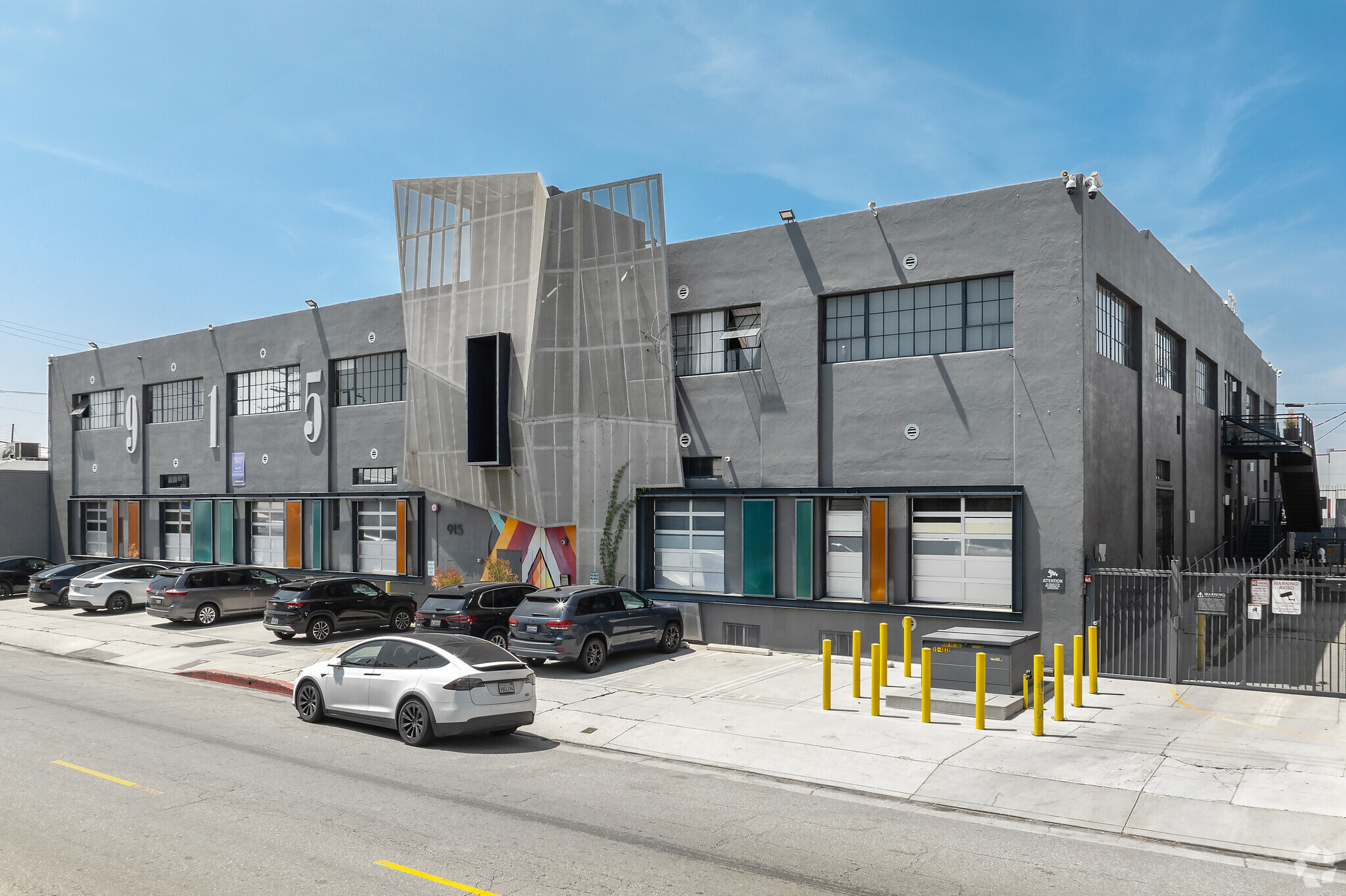 915 Mateo St, Los Angeles, CA for Rent