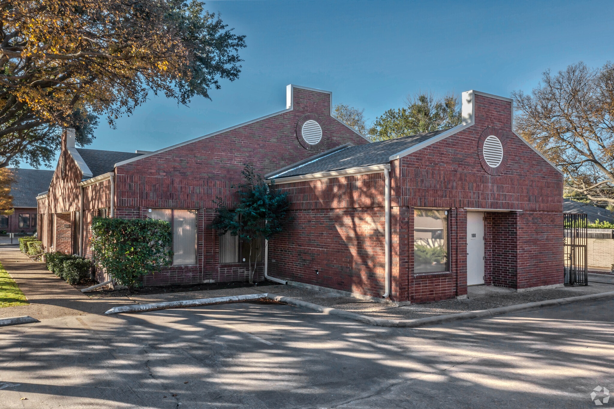 1001 Hampshire Ln, Richardson, TX for Sale