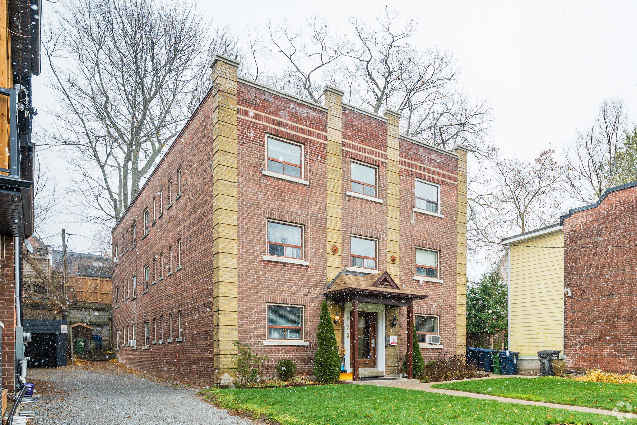 125 Kenilworth Av, Toronto, ON for Sale