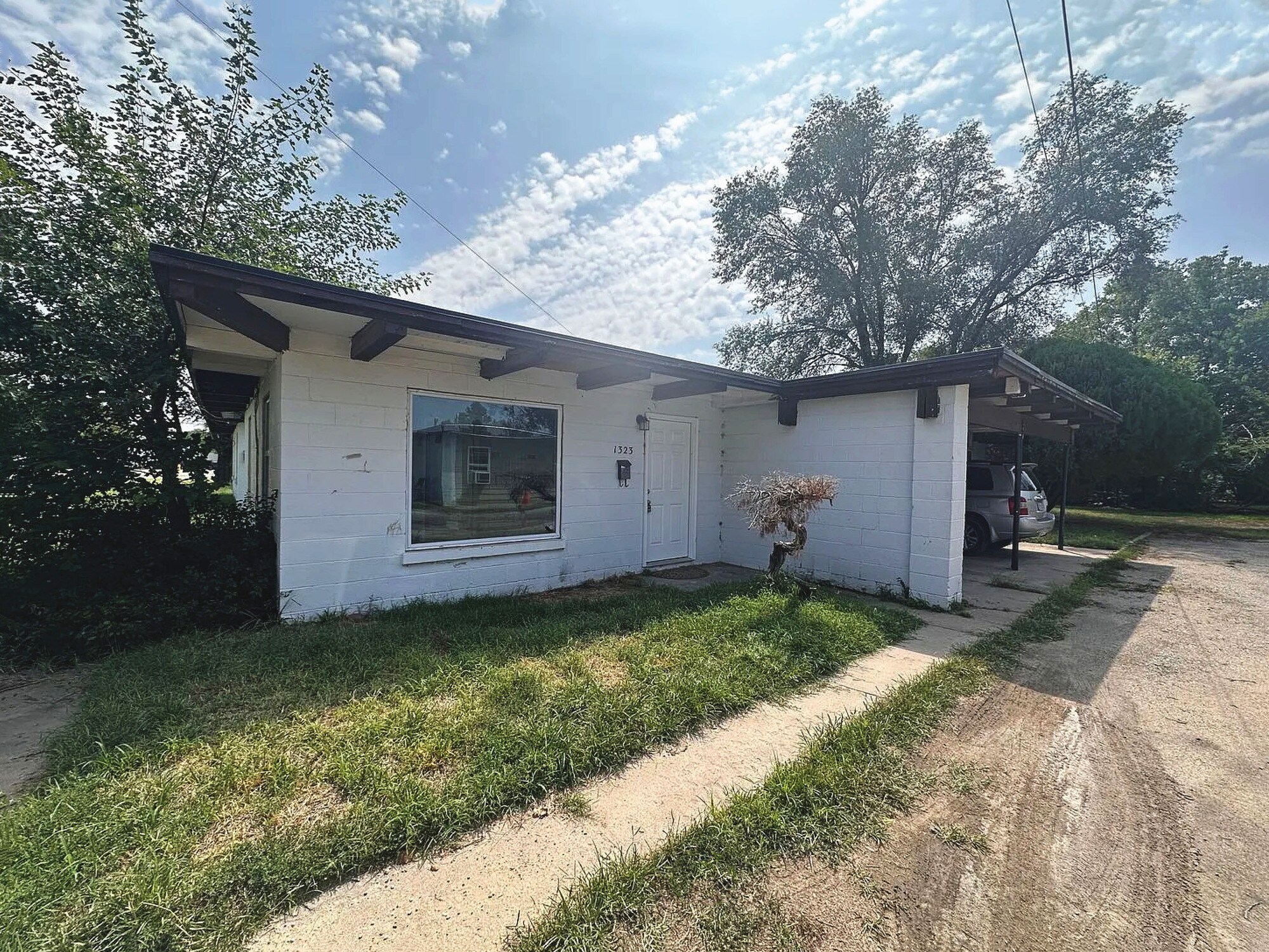 1305 W Dora Ave, Wichita, KS for Sale