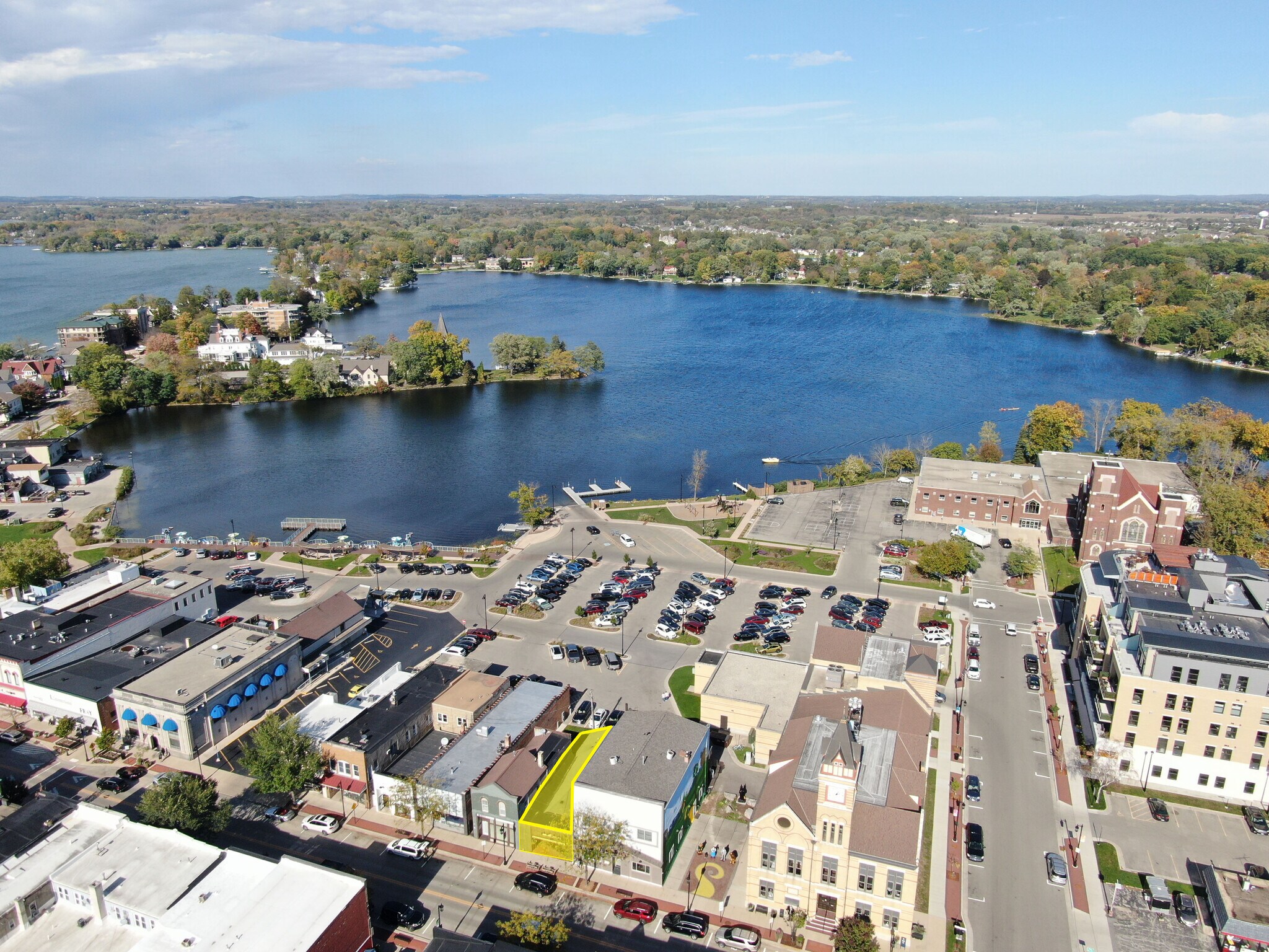 162 E Wisconsin Ave, Oconomowoc, WI for Sale