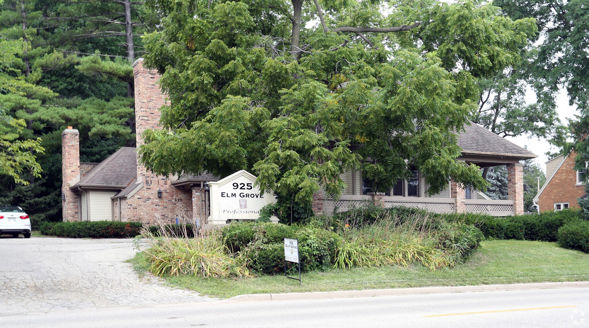 925 Elm Grove Rd, Elm Grove, WI for Sale
