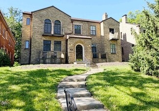 University City, MO Apartments - 7358 Pershing Ave