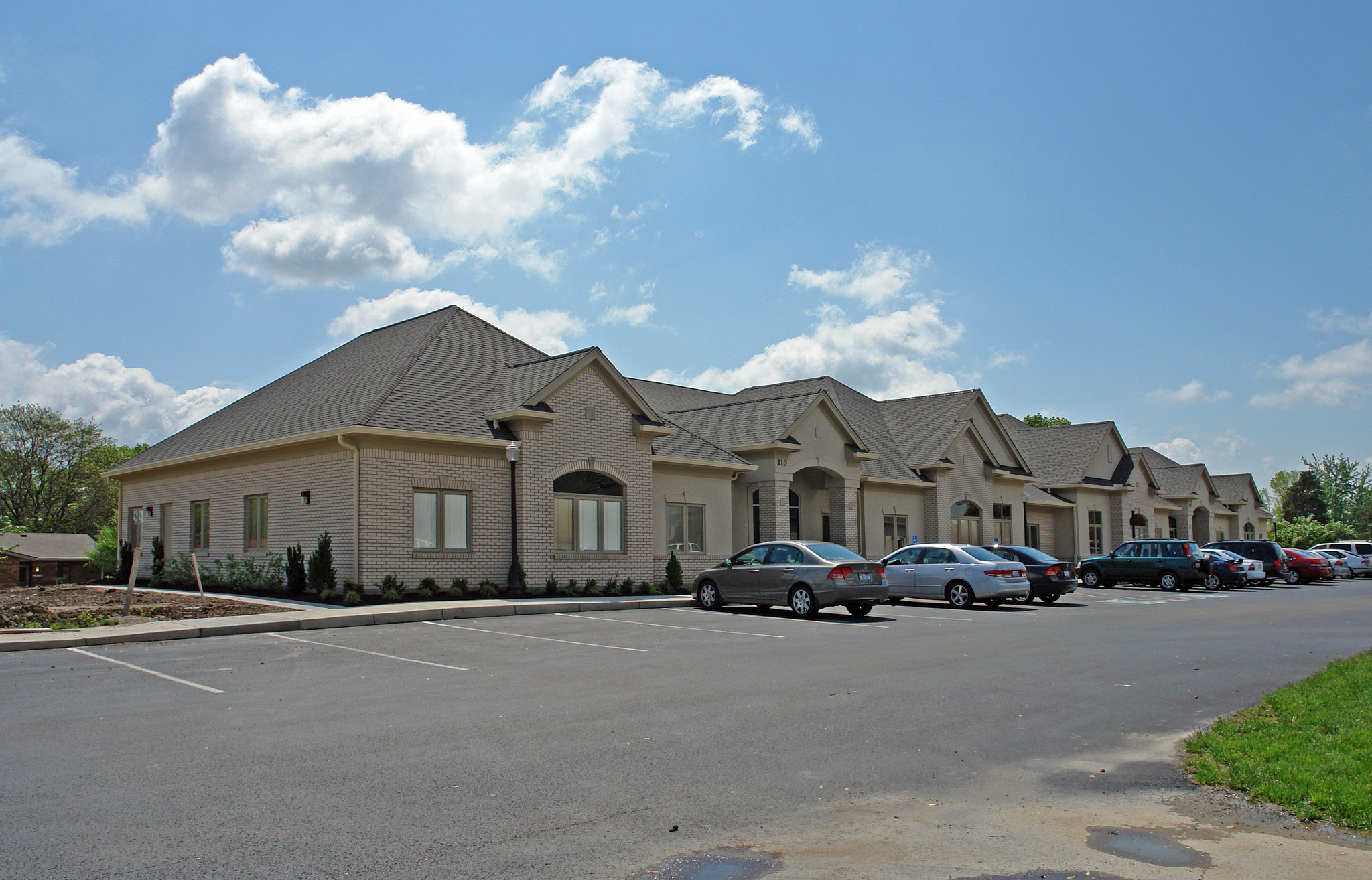 55-90 Rhoads Center Dr, Dayton, OH for Rent