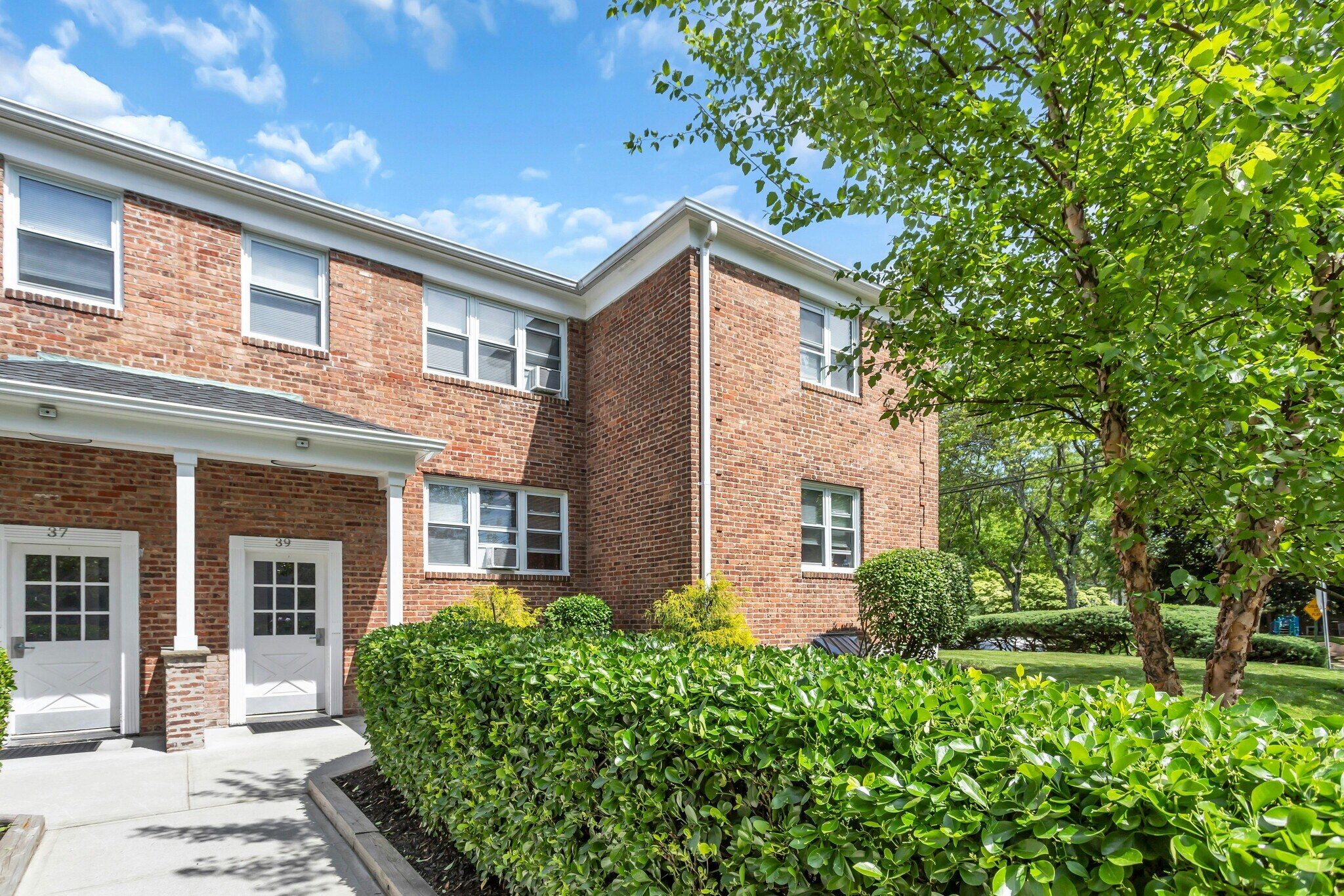 39 Spruce St, Great Neck, NY for Sale