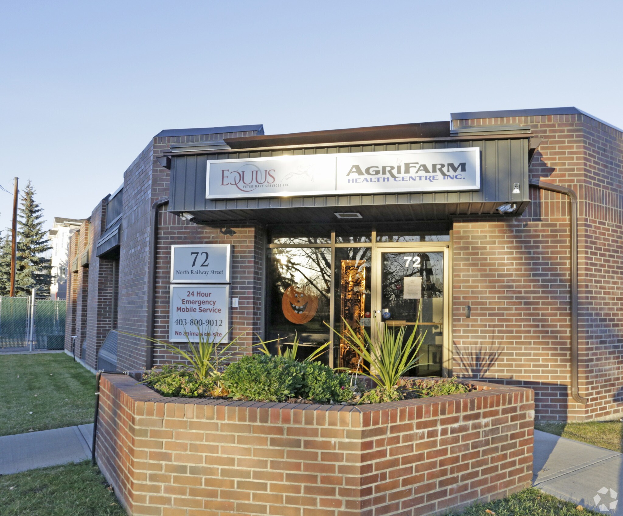 72 N Railway St Okotoks, AB T1S 1N9 Retail Property for Sale on