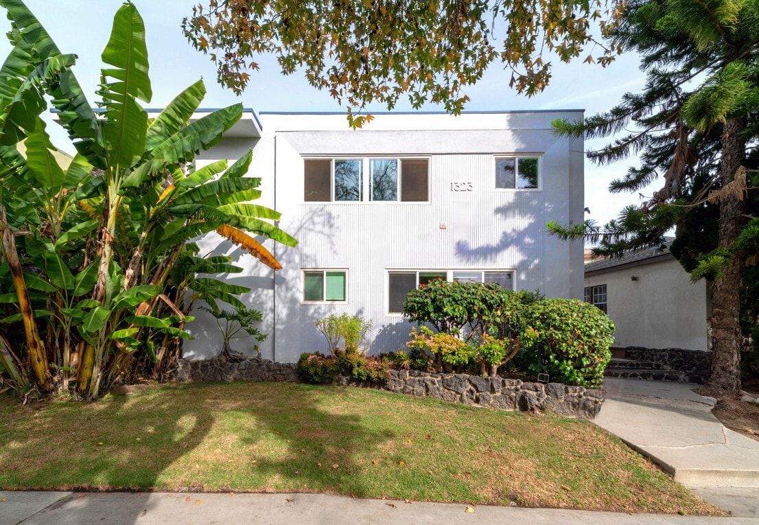 1323 11th St, Santa Monica, CA for Sale