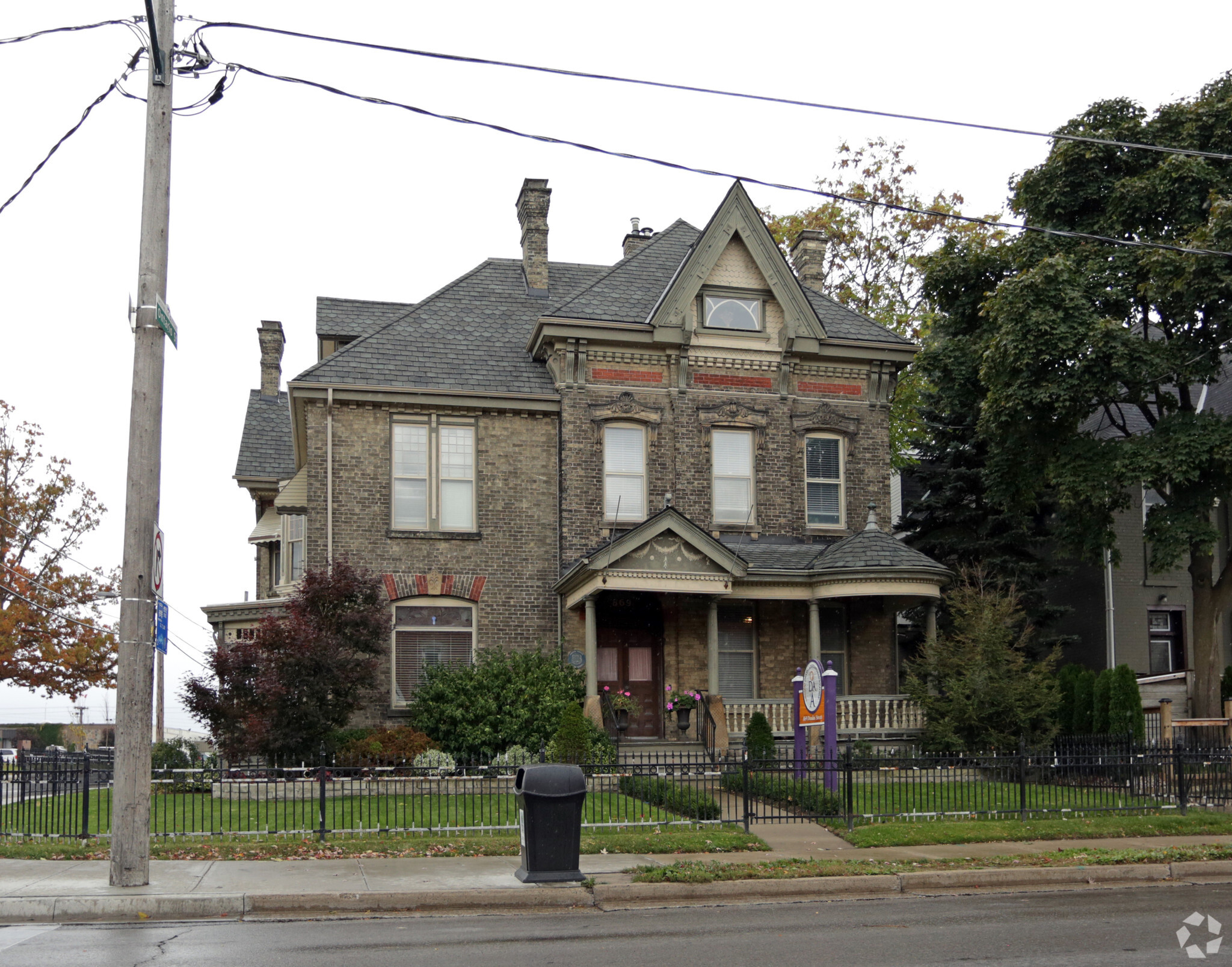 869 Dundas St, London, ON for Rent