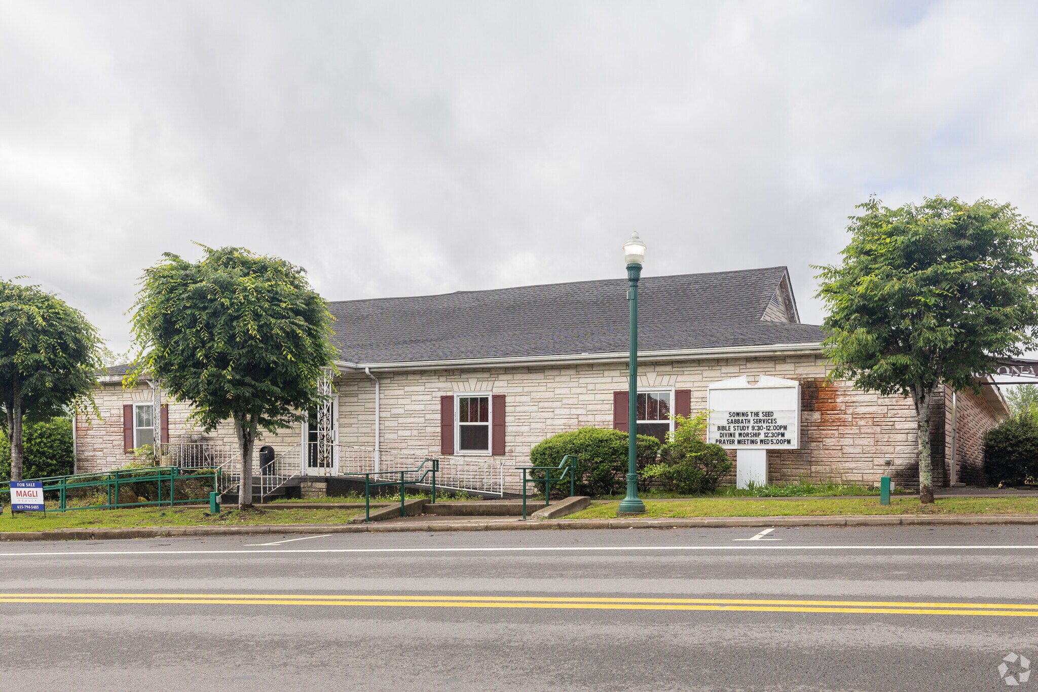 212 E Main St, Linden, TN for Sale