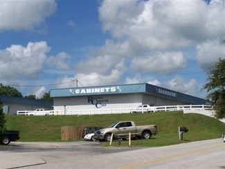 Dade City, FL Flex - 37826-37828 Sky Ridge Cir