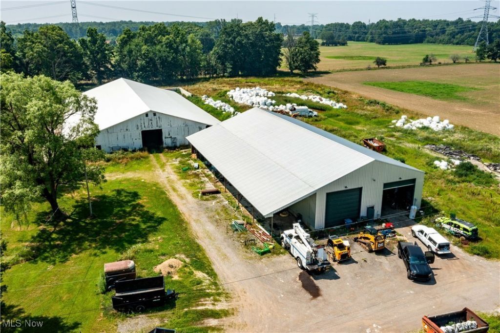 40175 Banks Rd, Grafton, OH for Sale