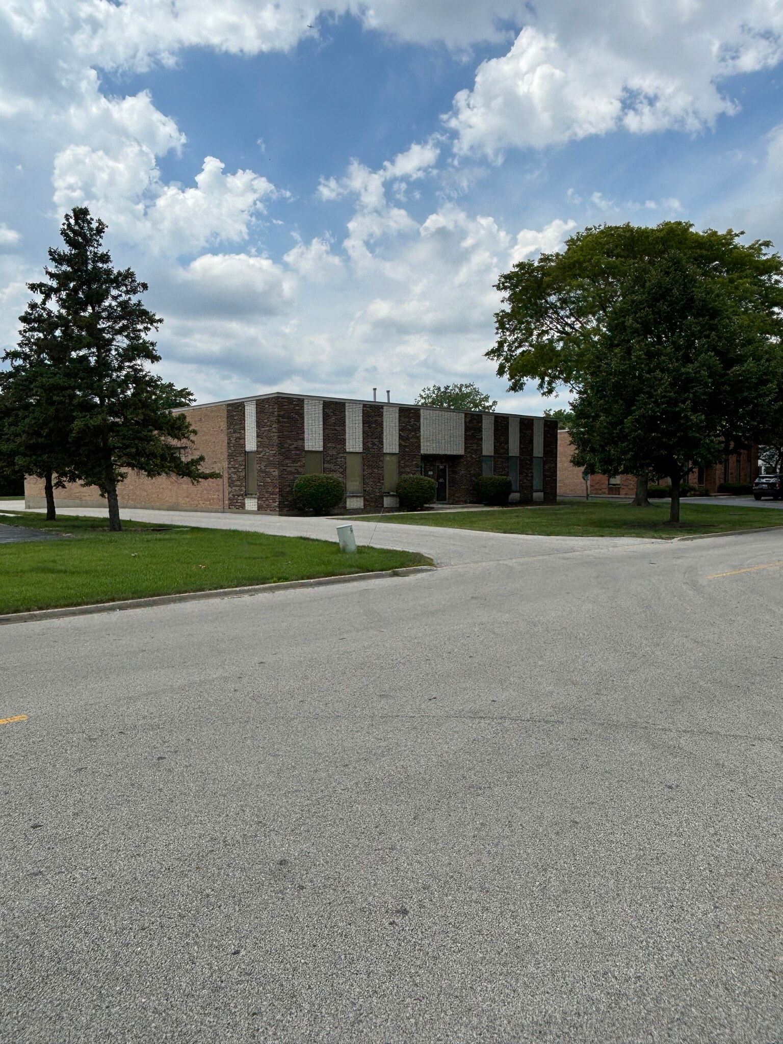 2206 Foster Ave, Wheeling, IL for Rent