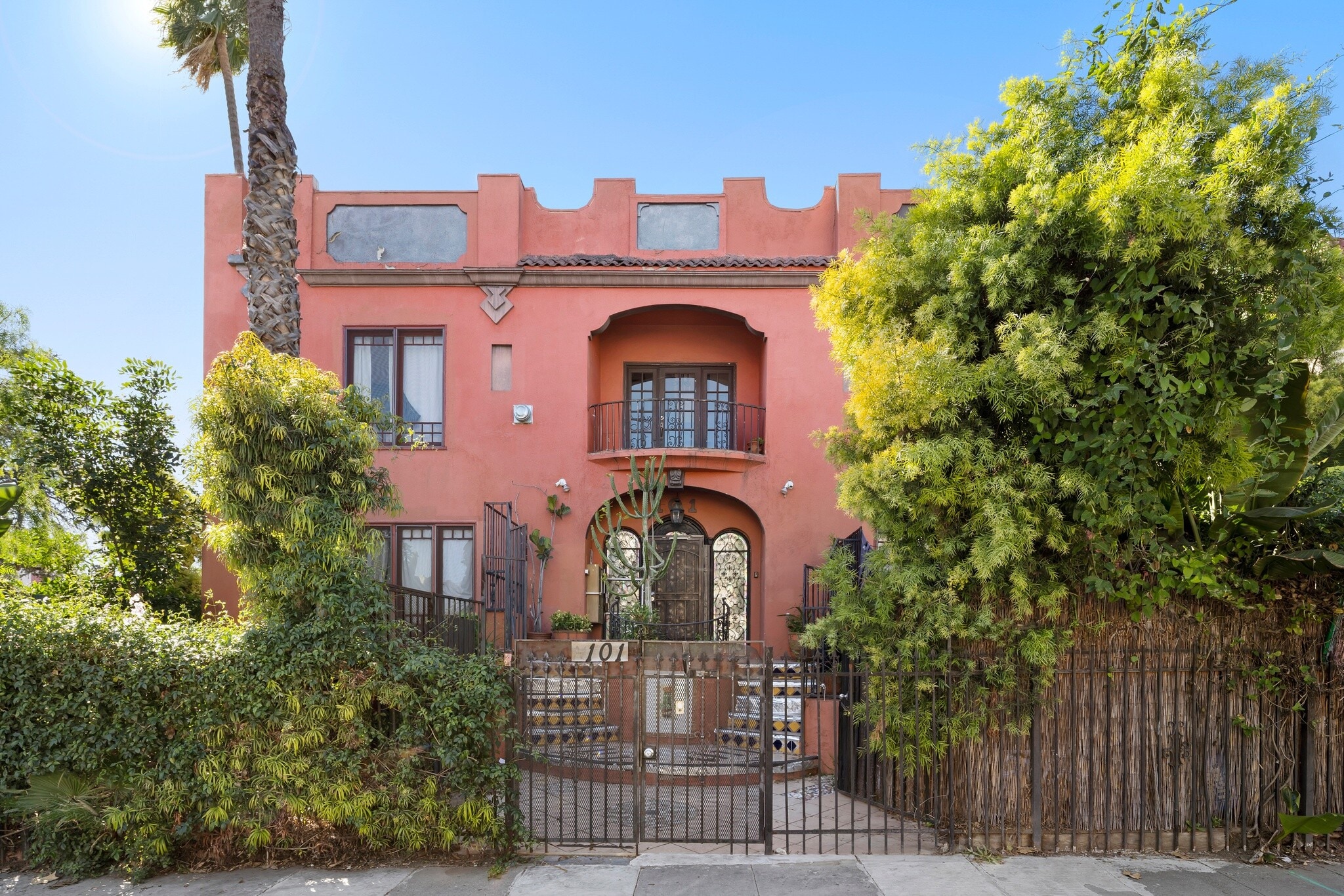 101 N Kenmore Ave, Los Angeles, CA for Sale