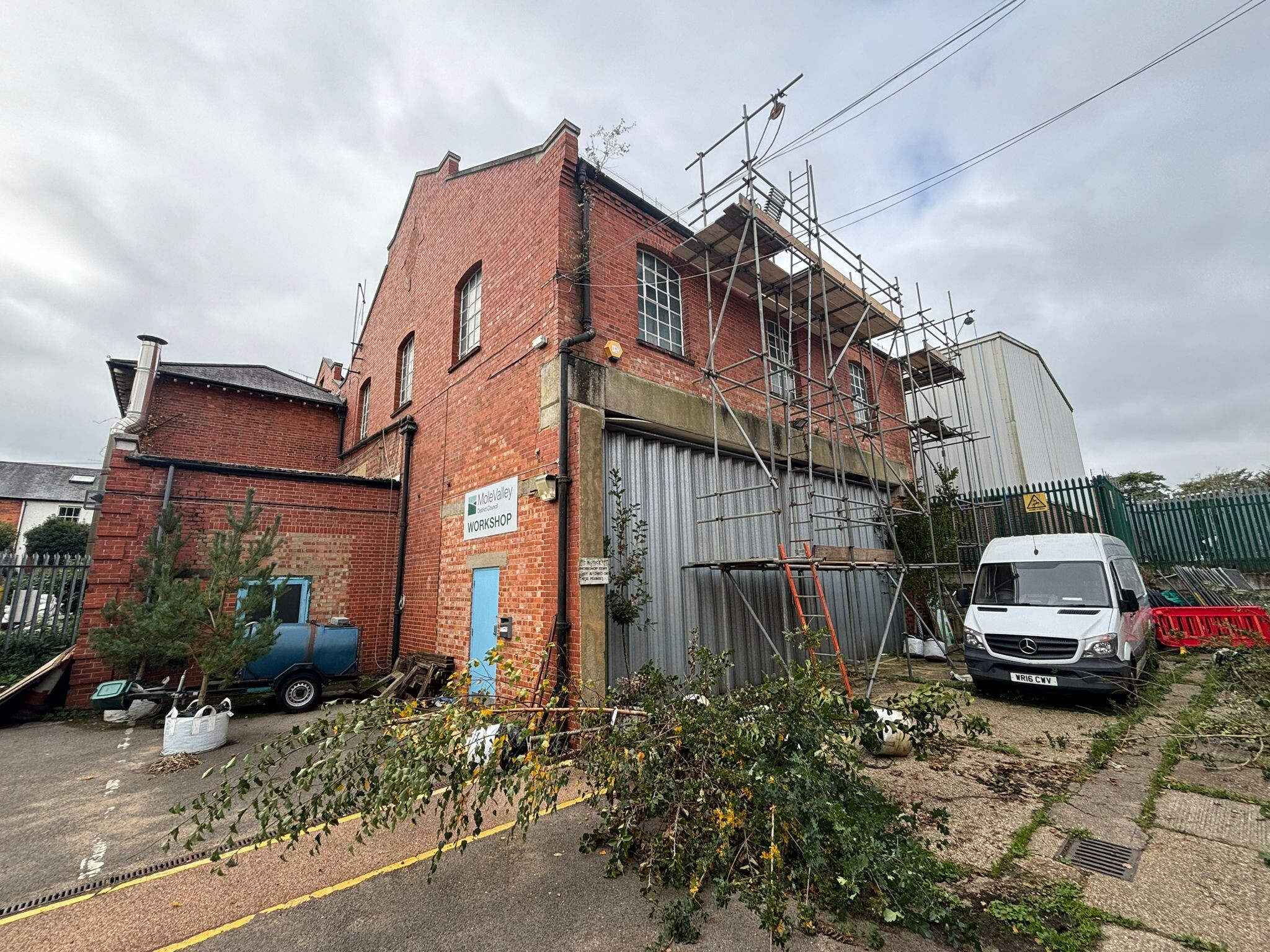 3 Curtis Rd, Dorking, SRY for Rent