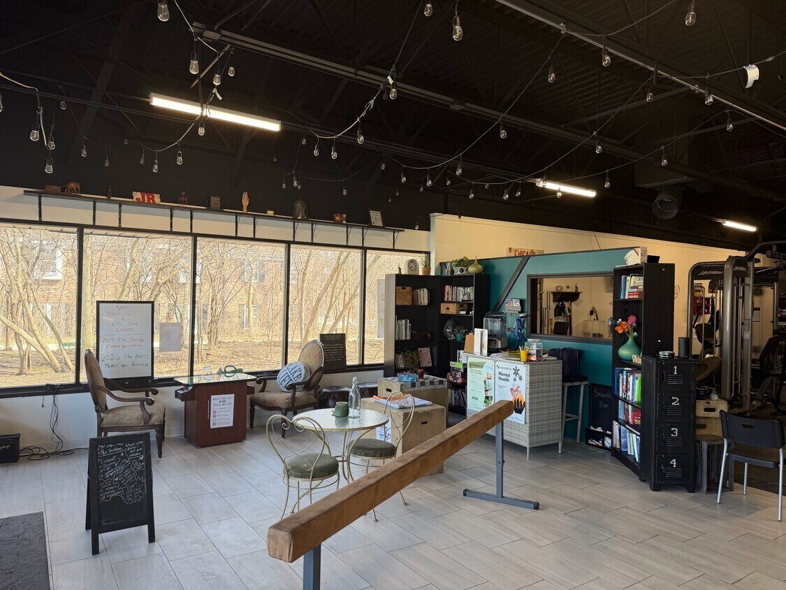 624-630 Roosevelt Rd, Wheaton, IL for Rent