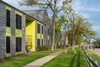 Bryan, TX Apartments - 3902 College Main