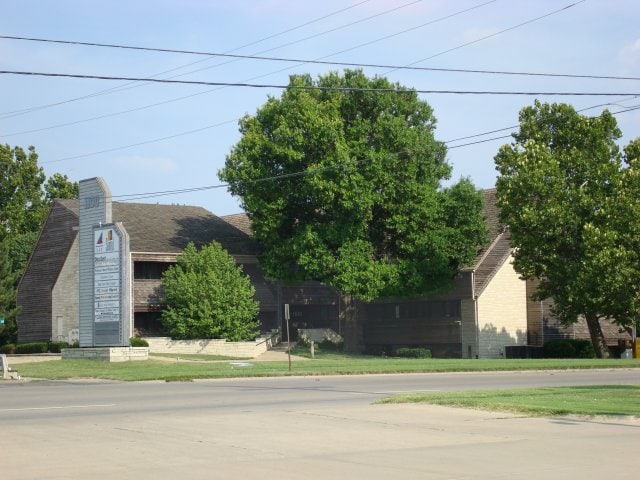 1100 SW Wanamaker Rd, Topeka, KS for Rent
