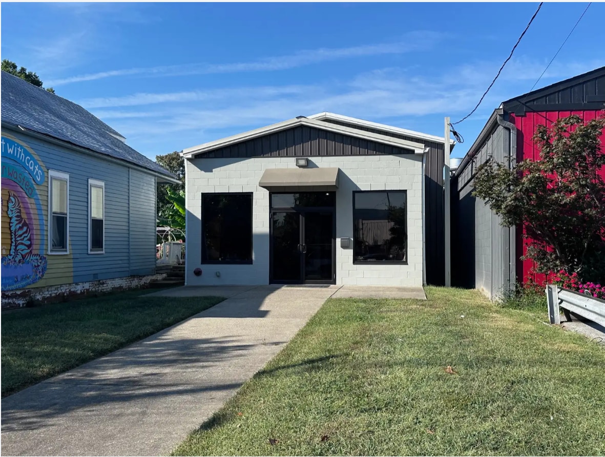 2228 Dundee Rd, Louisville, KY for Sale