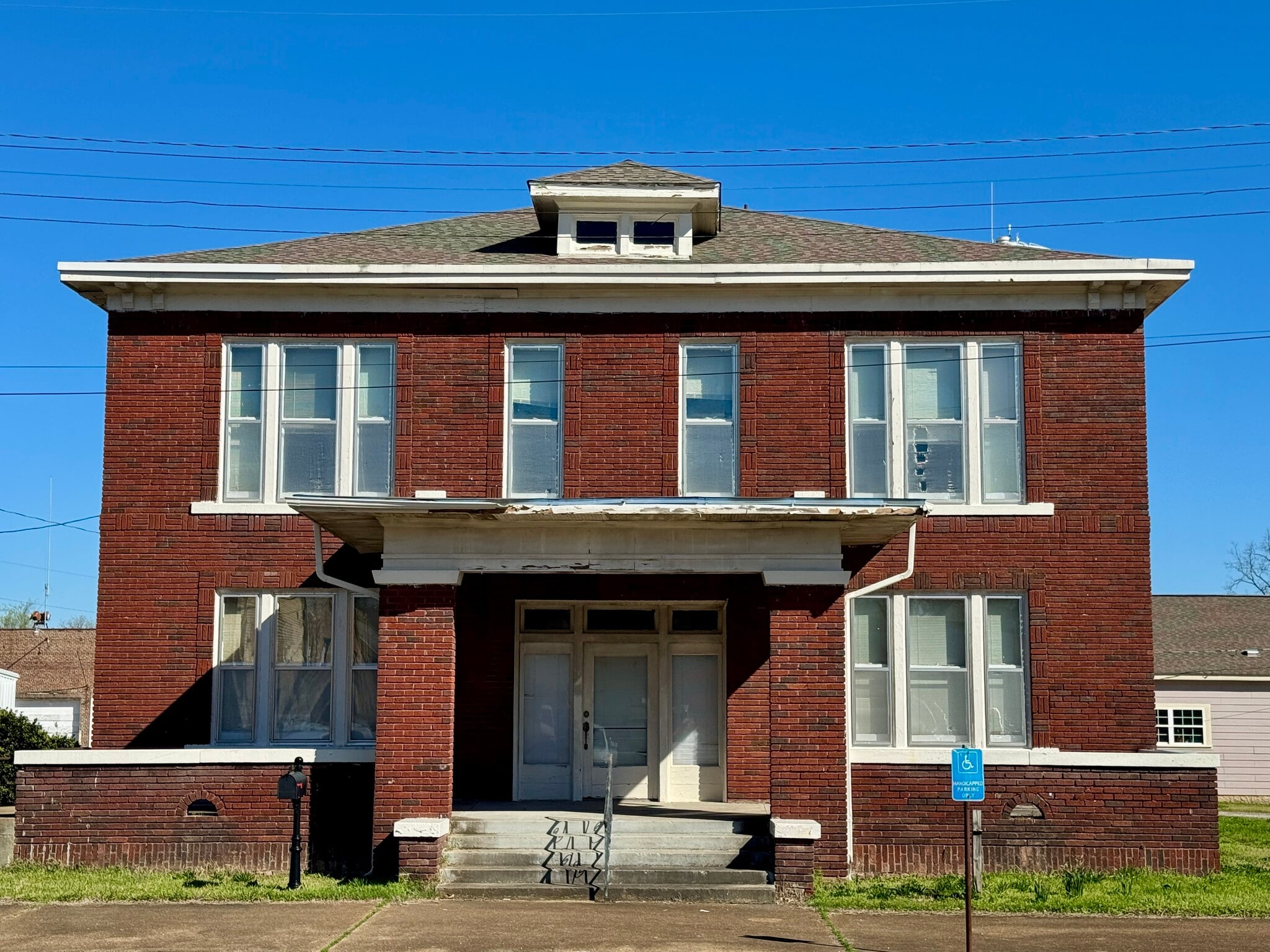 158 E College Ave, Holly Springs, MS for Sale