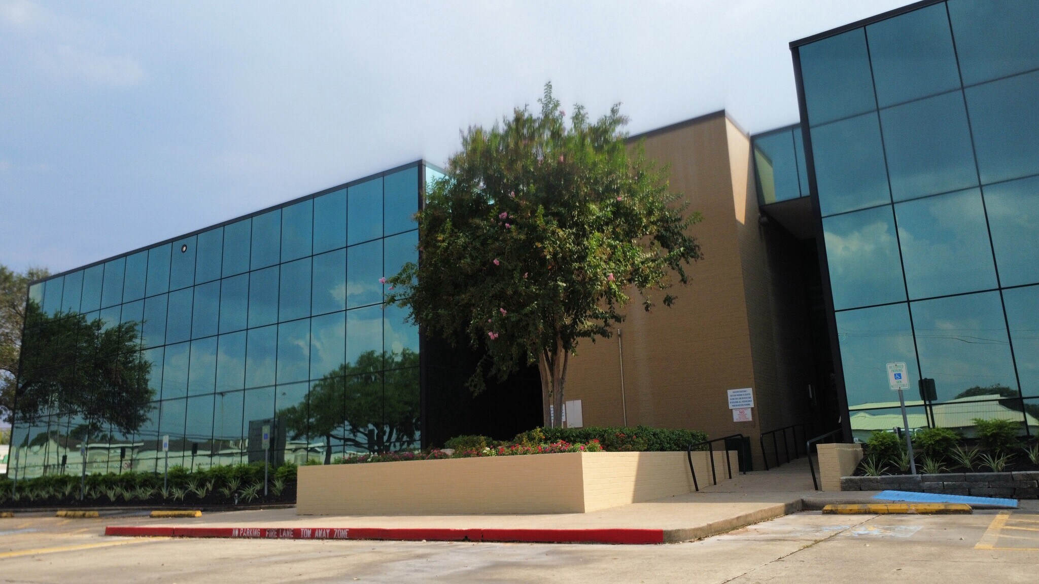 1880 S Dairy Ashford Rd, Houston, TX for Rent