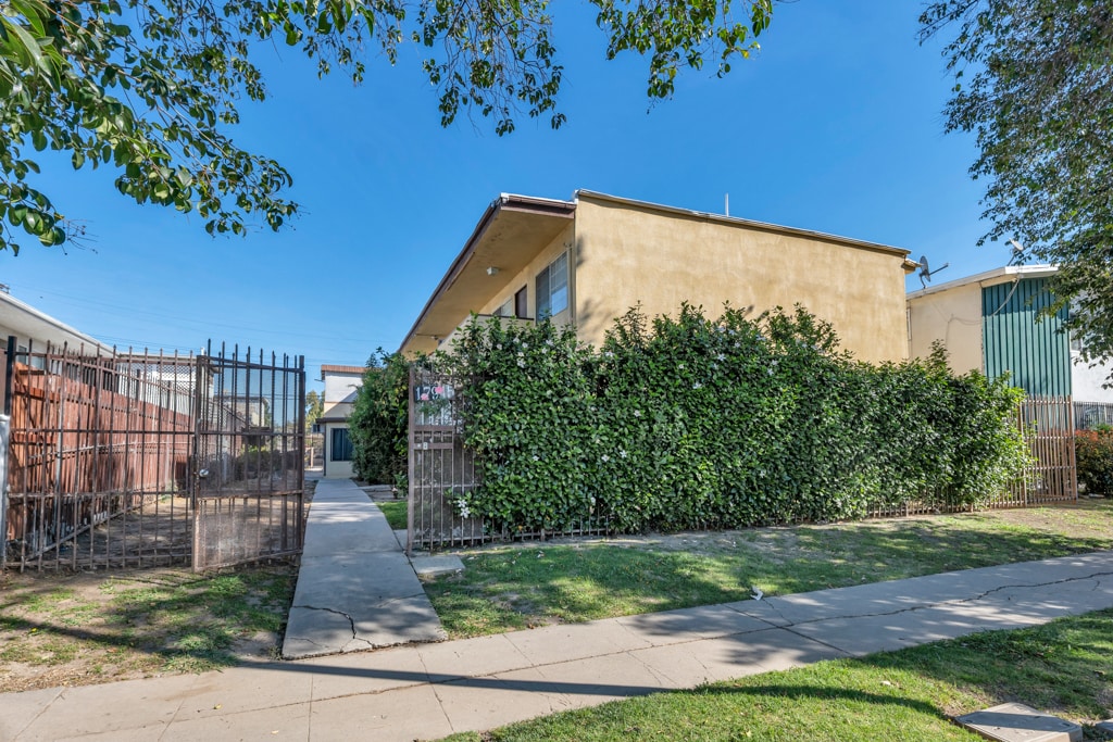 17945 Roscoe Blvd, Northridge, CA for Sale