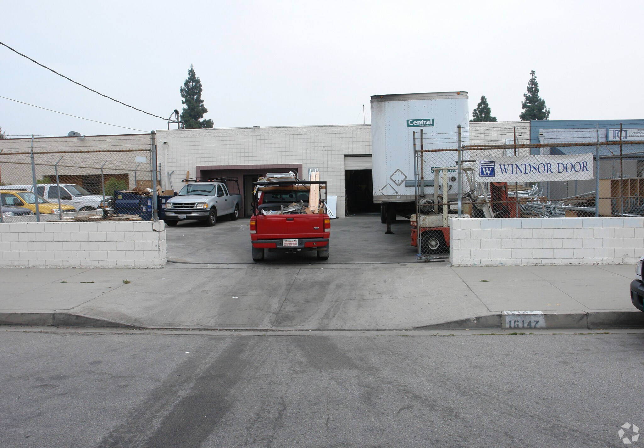 16147 Cohasset St Van Nuys, CA 91406 Flex Property for Lease on