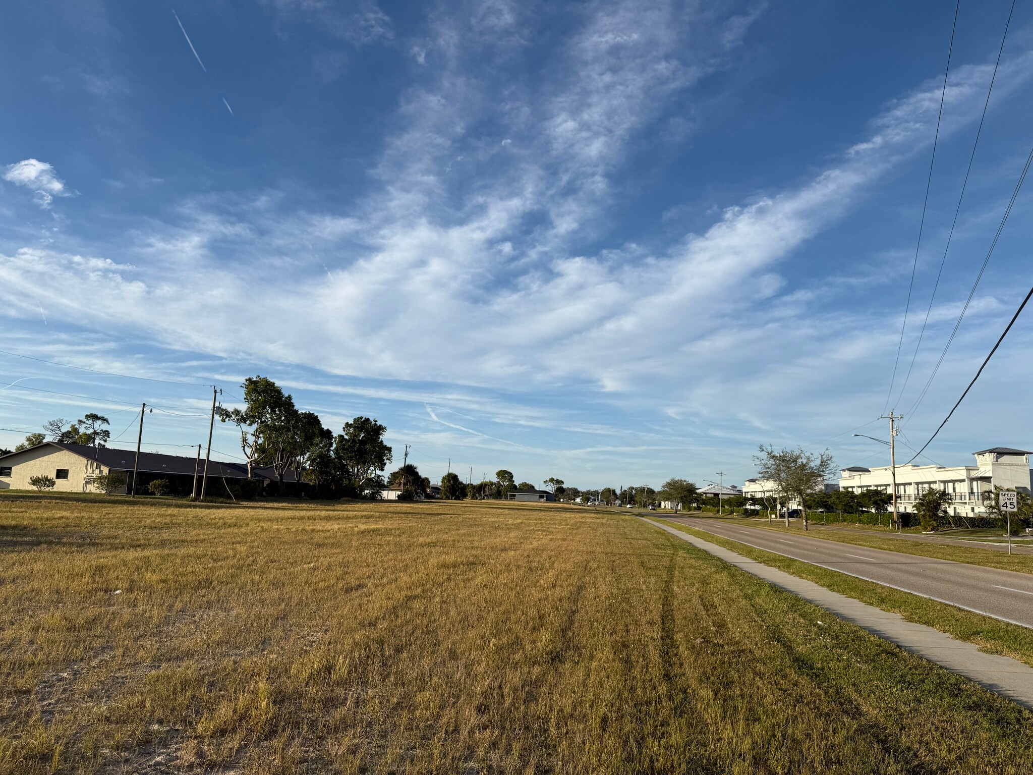 924 Skyline Blvd, Cape Coral, FL for Sale