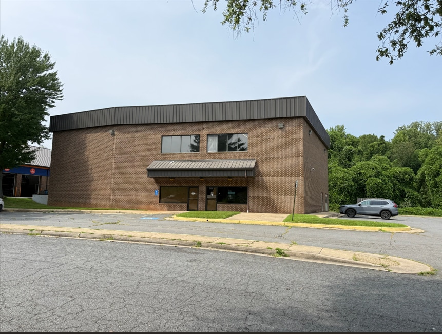 5663 Burke Centre Pky, Burke, VA for Rent