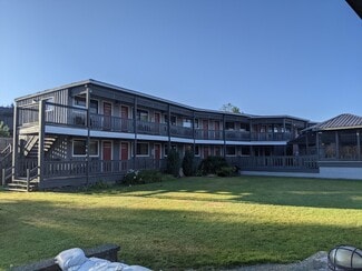 Campbell River, BC Hospitality - Redwood Street Hwy @ Island Hwy