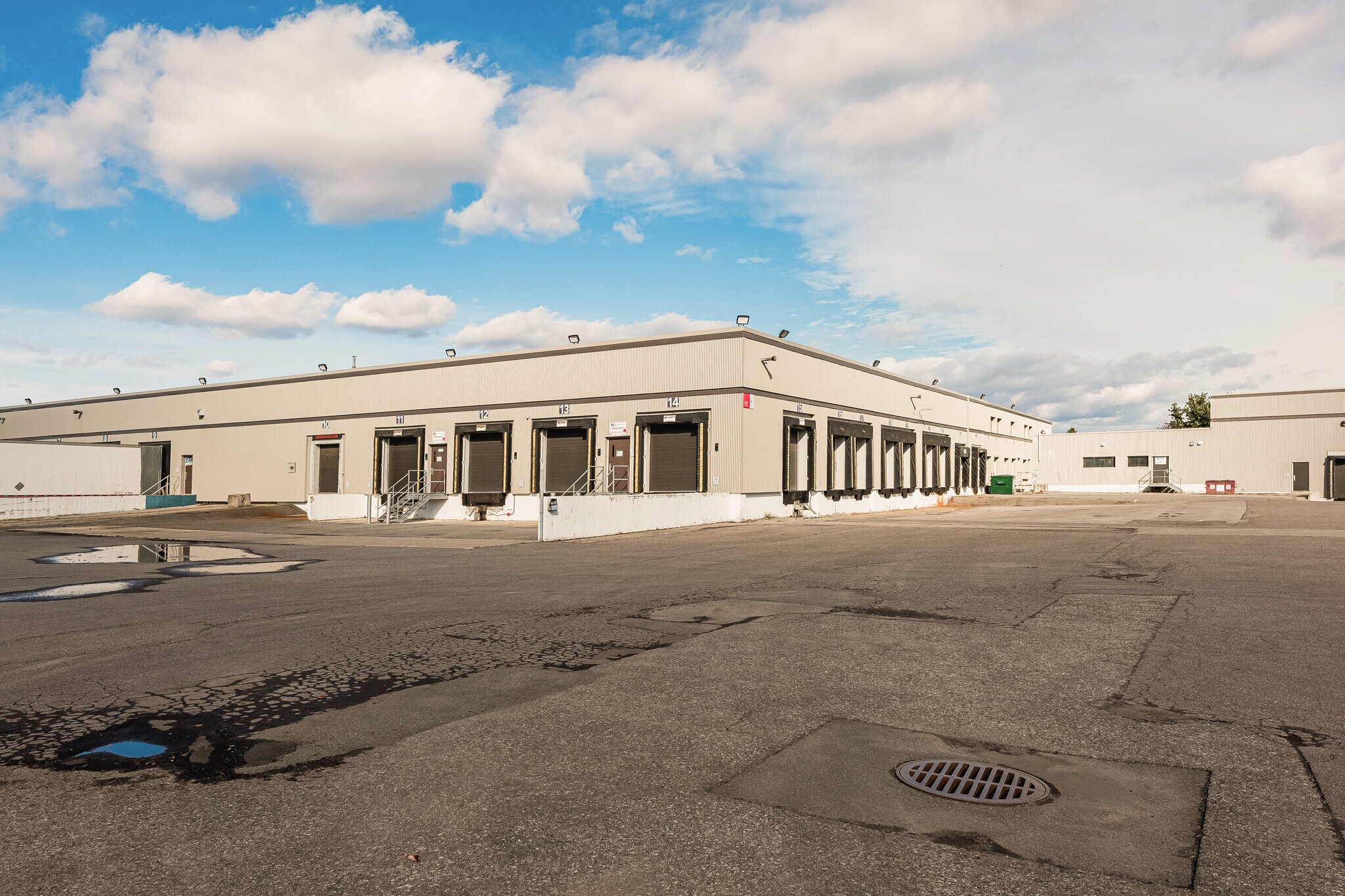 20402596 Autoroute 440 Laval, QC H7S 2E8 Industrial Property for