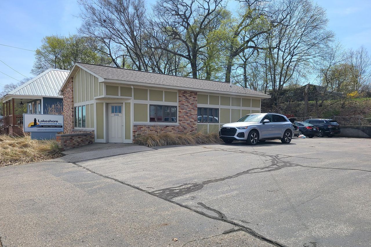2341 Lakeshore Dr, Muskegon, MI for Sale