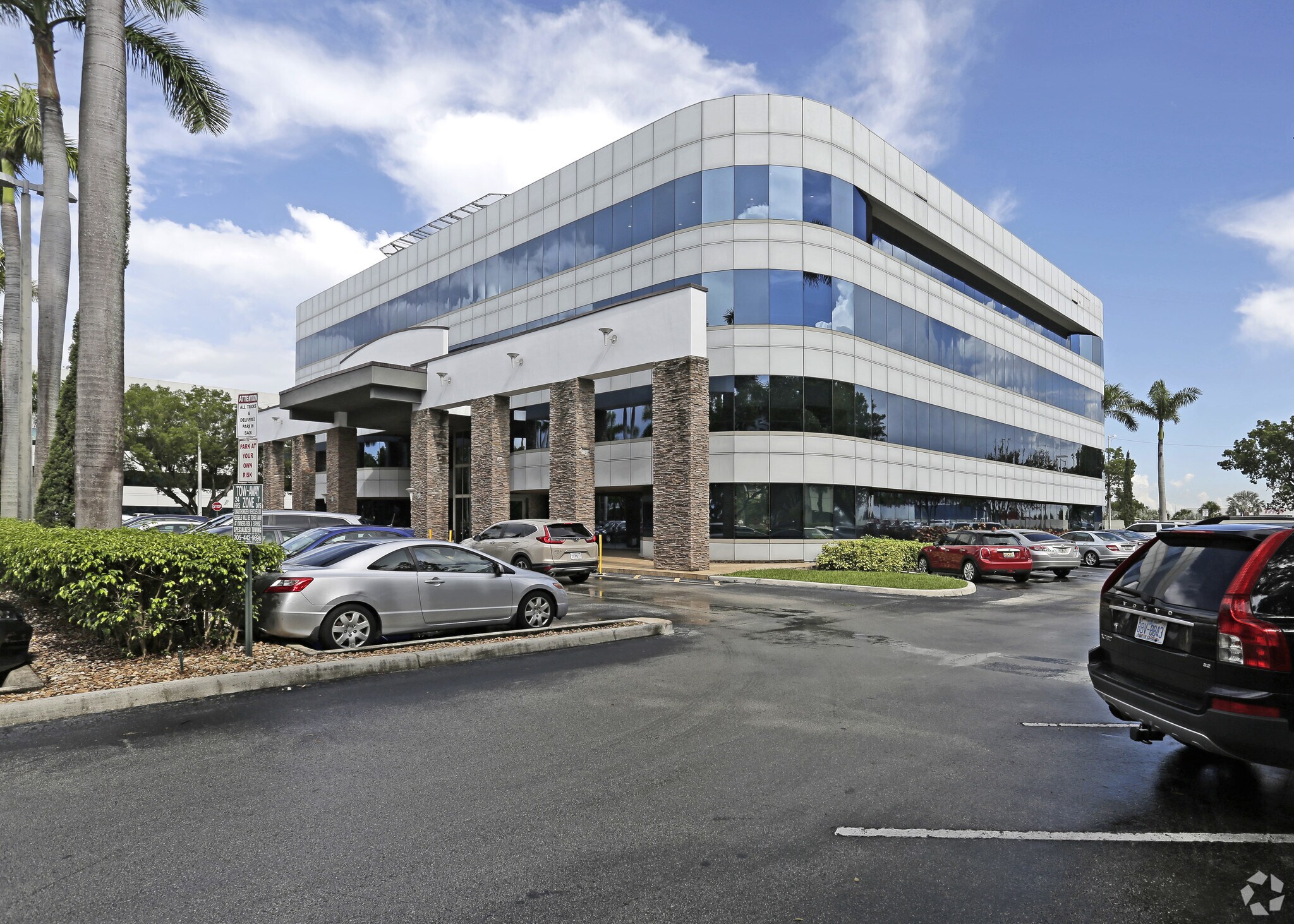 5835 Waterford District Dr, Miami, FL for Rent