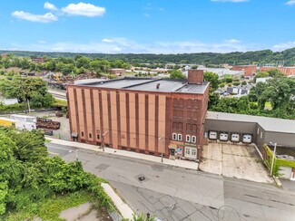 Holyoke, MA undefined - 12 Crescent St