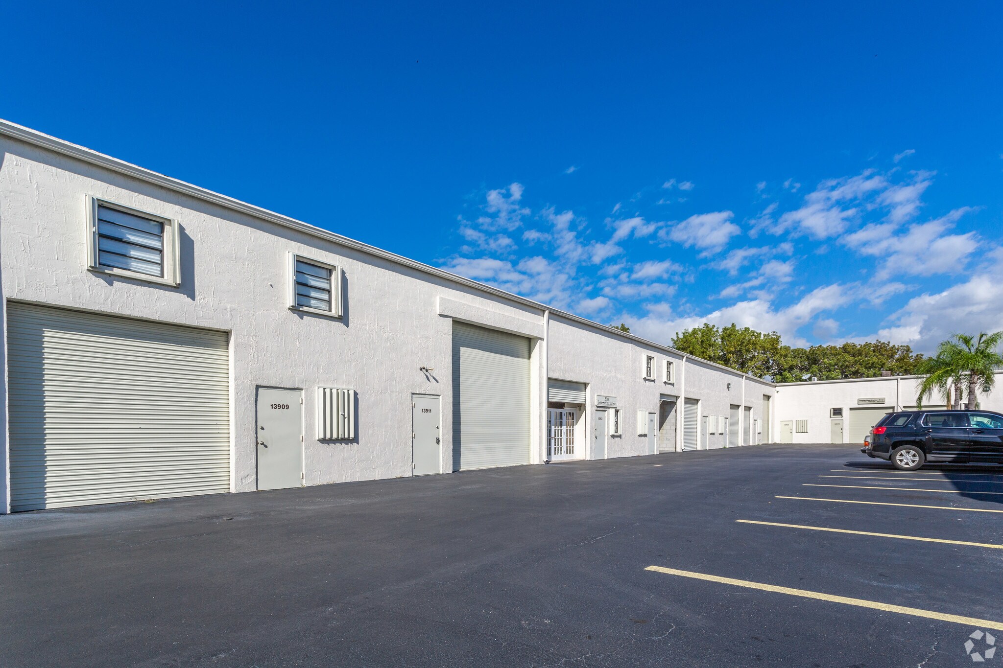 1387913981 SW 140th St Miami, FL 33186 Industrial Property for Sale